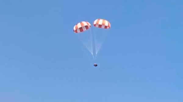 ISRO测试旨在让印度宇航员安全降落在水上的降落伞系统