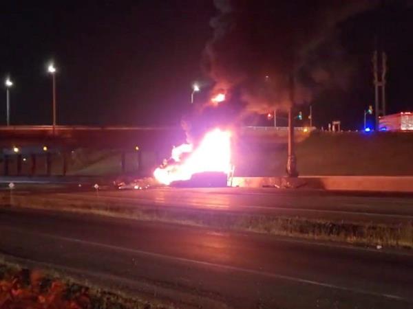 401高速公路发生碰撞，引发巨大火球，造成两人死亡